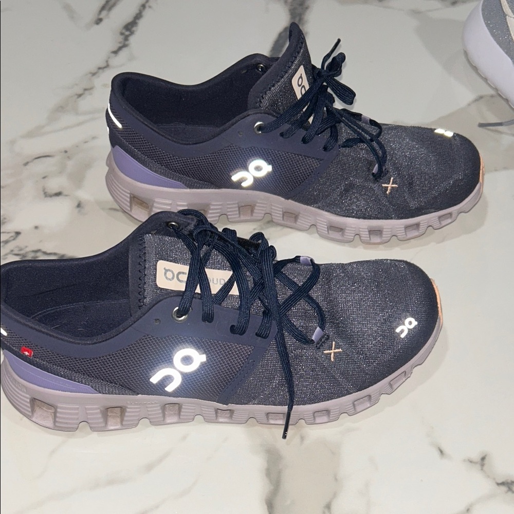 On Running Dark Gray Sneakers with Reflective Accents